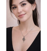 Taş Detaylı Yılan Figürlü Gümüş Renk Çelik Kolye