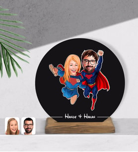BK Gift Kişiye Özel Süper Sevgililer Karikatürlü Yuvarlak Ahşap Biblo-1