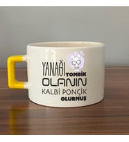 Yanağı Tombik Olanın Baskılı Sarı Kulplu C Fincan