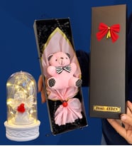Kişiye Özel Kutusunda Pembe Ayıcık Buketi & Işıklı Beyaz Melekli Fanus