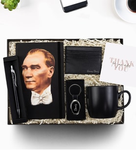 Kişiye Özel Gümüş Renk Detaylı Siyah Tükenmez Kalem & Atatürk Baskılı Defter & Siyah Kartlık & Siyah Kupa & Metal Anahtarlık Hediye Seti