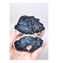 Indigo Mavisi Dendritik Opal Çifti, Koyu Gri Merlinit Kristali