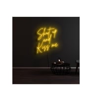 Shut Up and Kiss Me Yazılı Neon Tabela