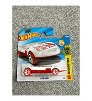 Hot Wheels Twin Tags Beyaz - Anahtarlık Model Araba
