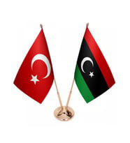 Masa Üstü Libya Bayrağı Türk Bayrağı İkili Pirinç Direk Masa Bayrak Seti