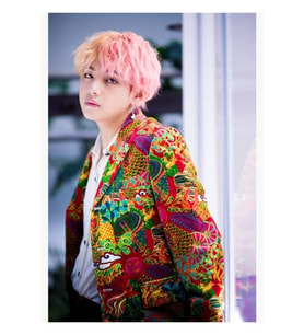 Idol V / Taehyung Pembe Saç Tablo Ahşap Poster Dekoratif Kod1410