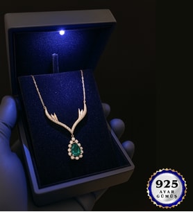 Işıklı Kutusunda Premium Tasarım 925 Ayar Safir Taşlı Damla Kolye