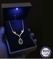 Işıklı Kutusunda Premium Tasarım 925 Ayar Safir Taşlı Damla Kolye
