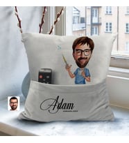 BK Gift Kişiye Özel Erkek Diş Hekimi Karikatür Tasarımlı Organizer Kumanda ve Atıştırmalık Cepli Gri Kırlent Yastık-2 Arkadaşa Hediye, Cepli Yastık
