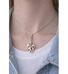 Alev Detaylı Gitar Figürlü Gümüş Renk Metal Tasarım Unisex Günlük Kolye