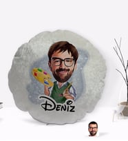 BK Gift Kişiye Özel İsimli Erkek Ressam Karikatürlü Yuvarlak Dekoratif Kırlent Yastık-1