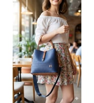 Kadın Orta Boy 3 Bölmeli Ayarlanabilir Askılı Şık El & Omuz Çantası Shoulder Bag EBAT : 22 X 20 CM (STD)