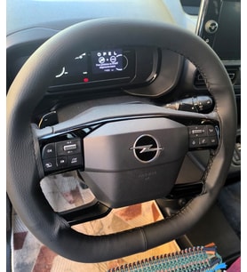 DİKİŞLİ DİREKSİYON KILIFI SİYAH DERİ SİYAH DİKİŞLİ OPEL COMBO İÇİN