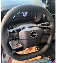 DİKİŞLİ DİREKSİYON KILIFI SİYAH DERİ SİYAH DİKİŞLİ OPEL COMBO İÇİN