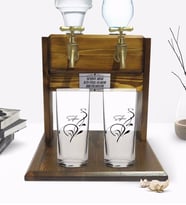 BK Gift Kişiye Özel Renkli Baskılı İsimli İkili Rakı Bardağı ve Çift Musluklu Doğal Ahşap Rakı Standı-122 (Model 1)