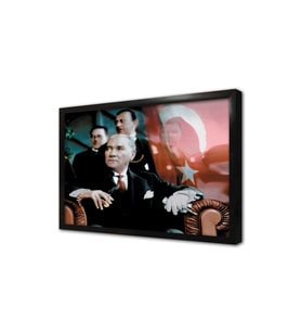 Atatürk Ordu Manevralarını İzlerken Çerçeveli Cam Tablo