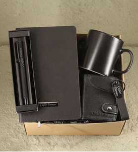 Kişiye Özel Siyah Defter & Kişiye Özel Siyah Roller Kalem & Kişiye Özel Anahtarlık & Kupa Bardak & Kartlık Hediye Seti