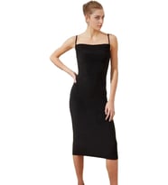 Kadın Midi Boy Bodycon Elbise İnce Askılı Degaje Yaka Rahat Şık Günlük Yaz Aylarının Vazgeçilmezi