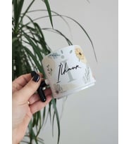 İsme Özel Kişiye Özel Sarı Baskılı Porselen Çiçek ve Yaprak Desenli T Kupa Bardak Latte Fincanı