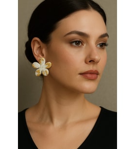 Gold Eskitme Flower Beyaz El Yapımı Küpe - Şık ve Parlak