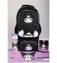 DEKOMUS İLE YENİ SEZON LİSANSLI KUROMI "SHADOW CHIC KOLEKSİYONU" OKUL ÇANTASI VE KALEM ÇANTASI İLE BESLENME ÖRTÜSÜ,TRITAN MATARA 500 ML,2 KATLI BESLENME KABI YEMEK SETİ