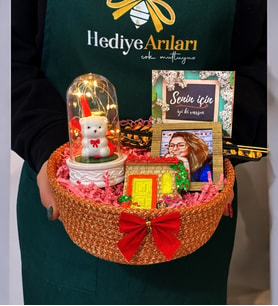 Size Özel Hediye Sepeti - Beyaz Ayıcıklı Işıklı Fanus, Magnet, Çerçeve, Tütsü ve Senin İçin Kartı
