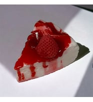 Studio Moon's Çilekli Cheescake Mum