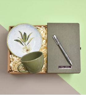 Kişiye Özel Haki Yeşil Defter& Metal Renkli Tükenmez Kalem& Yeşil Fincan Hediye Seti