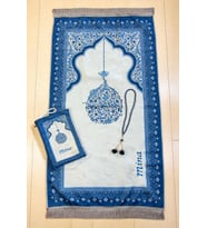 Nakış İşlemeli İsimli Kadife İpek Dokulu Mihrap Desenli Keseli İnci Tesbihli Seccade Mavi