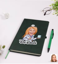 BK Gift Kişiye Özel Kadın Diş Hekimi Karikatürlü Yeşil Termo Deri Defter Kalem Seti Model 1