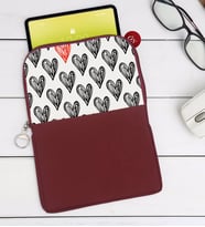 BK Gift Kalpler Tasarımlı Taşınabilir Koruyucu Tablet Kılıfı & Organizer Çanta - Bordo-1