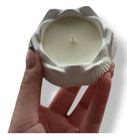 LOTUS İÇİNDE KOKULU MUM (Beyaz)