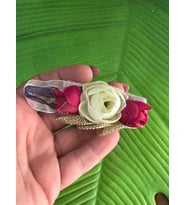 7X4 CM 3 RENK GÜLLÜ ÇİÇEKLİ YAKA İĞNESİ GİYİM AKSESUARI BROŞ (Beyaz)