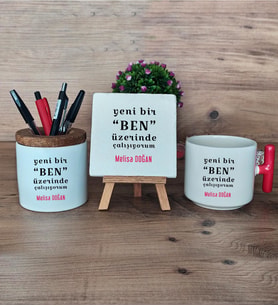Motto Yeni Bir Ben Hediye Sepeti Kupa Bardak T Kulplu, Kalemlik ve Dekoratif Taş Arkadaşa Hediye  (Model 1)