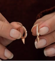 925 Ayar Zirkon Taşlı Sivri Tasarım Küpe Kadın Gümüş Küpe
