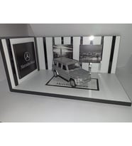 MERCEDES TEMALI AHŞAP SERGİLEME STANDI + G CLASS MODEL ARABA ( ÖZEL PLAKALI )