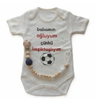 Hoşgeldin Bebek, Yenidoğan Erkek Bebek, Siyah Beyaz Babamın Oğluyum Taraftar Badi ve İsimli Emzik Askısı Hediye Seti