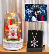 Kişiye Özel Fotoğraflı Hediye Seti  Led Işıklı Beyaz Ayıcıklı Fanus & Lotus Kolye