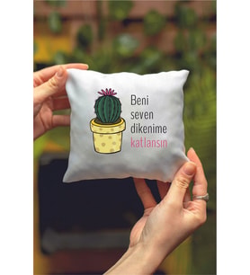 Beni Seven Dikenime Katlansın Tasarımlı Dekoratif Mini Yastık (Çok Renkli)