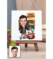 Erkek Türkçe Öğretmenine Öğretmenler Günü Hediyesi Karikatürlü Masa Dekoru