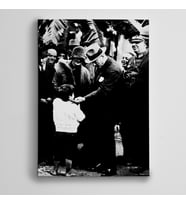 Atatürk Bir Çocuğu Severken Kanvas Tablo