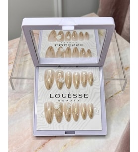Louésse Golden Veil Takma Tırnak 12’li Nude Gold Detaylı İnci Taşlı Zarif Nail Set