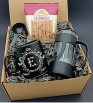 Kişiye Özel Taçlı Gümüş Baş Harf Baskılı Siyah Kupa & French Press & Colombian Filtre Kahve Hediye Seti