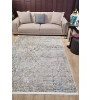 Açık Gri Mavi Modern Soyut Desenli Eskitme Salon Halısı Dijital Baskı Kaymaz Tabanlı Şık Dokulu