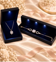 925 Ayar Gümüş Kadın Takı Seti Gold Kalpli Yonca Kolye ve Rose Baget Bileklik Işıklı Kutulu