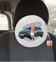 BK Gift Kişiye Özel Plakalı Kadın Peugeot 3008 Karikatürlü Yuvarlak Araç Koltuk Yastığı-1
