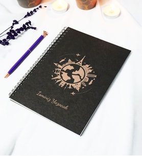 Kişiye Özel Dünya Temalı Siyah Kraft Kapaklı Defter - 45 Yaprak A5 (90 SAYFA) 15x21 Cm
