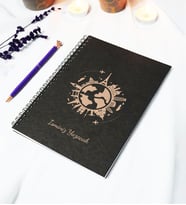 Kişiye Özel Dünya Temalı Siyah Kraft Kapaklı Defter - 45 Yaprak A5 (90 SAYFA) 15x21 Cm