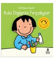 Ada Dişlerini Fırçalıyor