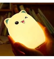 PRATİKLİFE Kedi Figürlü Silikon LED Gece Lambası – USB Şarjlı, Dokunmatik, Yumuşak Işık (Çocuk & Bebek Odası)